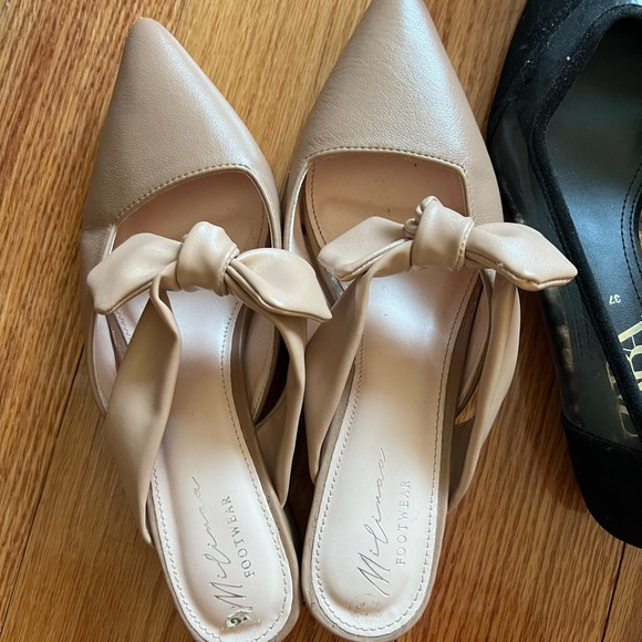 Bow heels - Picture 2 of 2